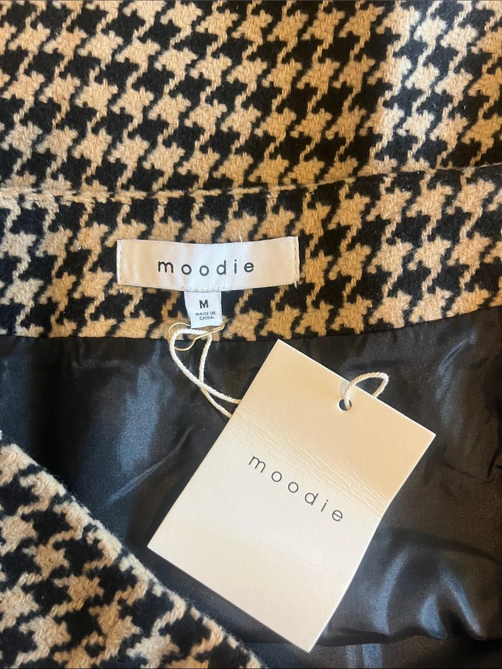 NWT moodie Women’s Black and Tan Houndstooth A-Line Mini Skirt Size M